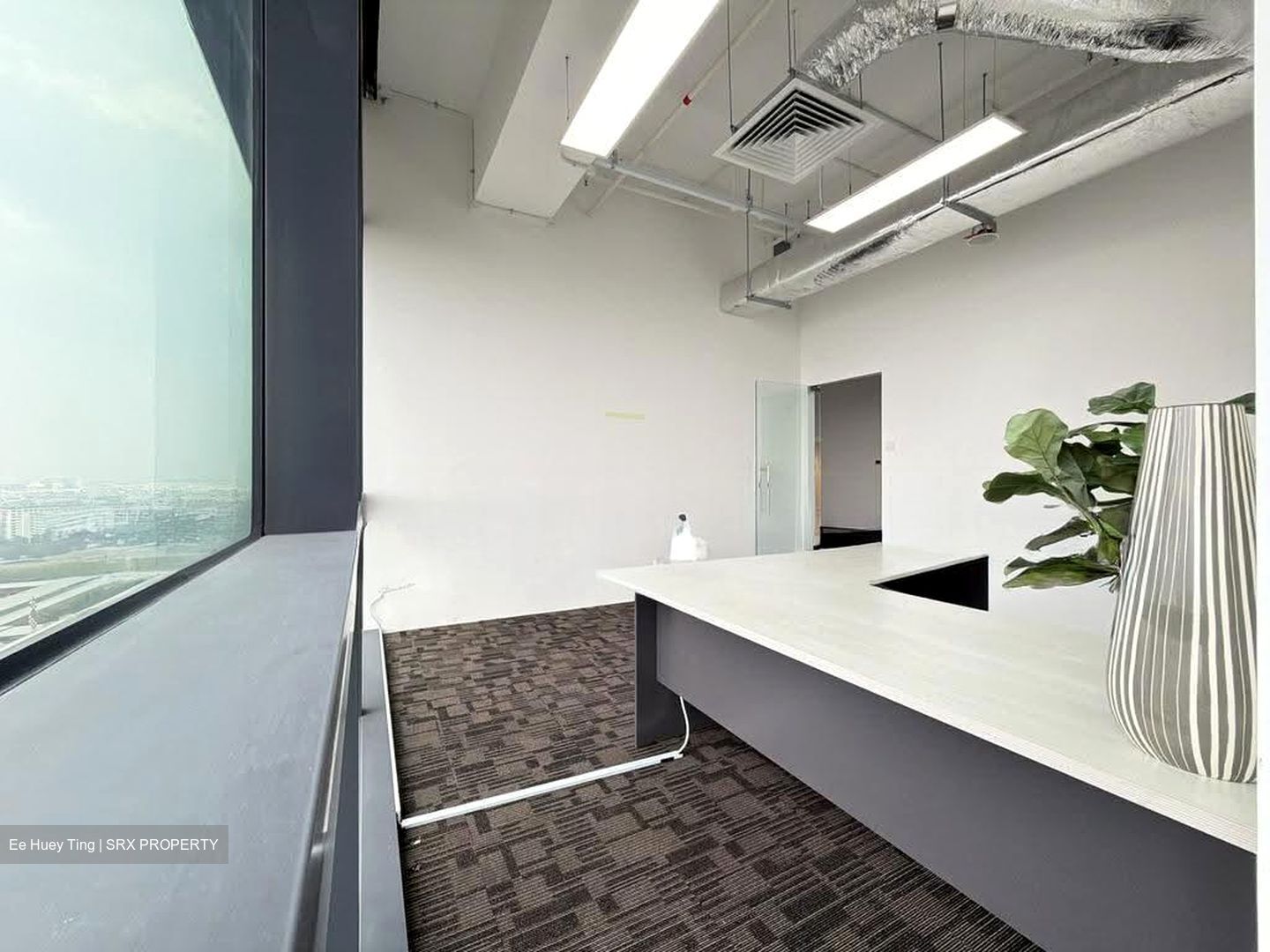Woods Square (D25), Office #616394031